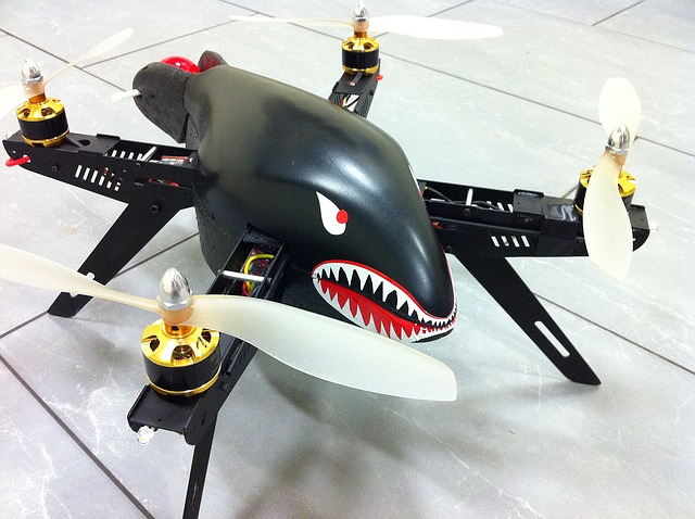 žraločí dron